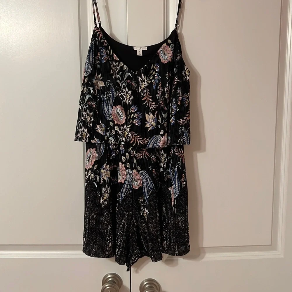 BP floral Romper ๐ธ - Picture 2 of 4
